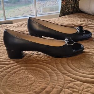 Geox Women's Elegant Black Heels with Bow